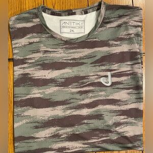 EUC ANETIK Premium Performance Tee, size 2XL, Jaws Surf Co, green/brown camo